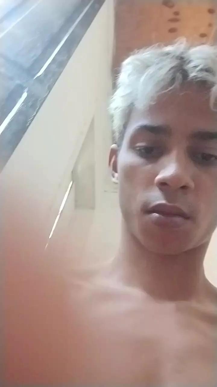 Julioassis on Cam4 