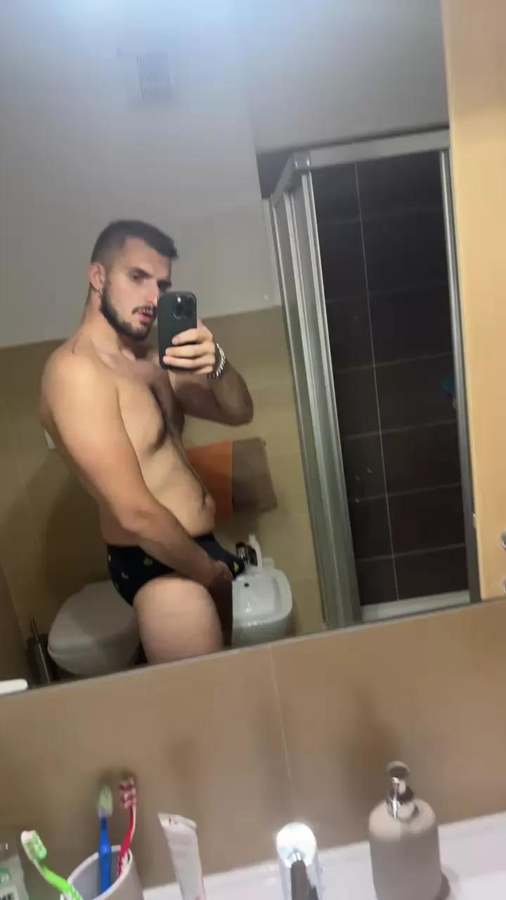 Kingg6969 on Cam4 