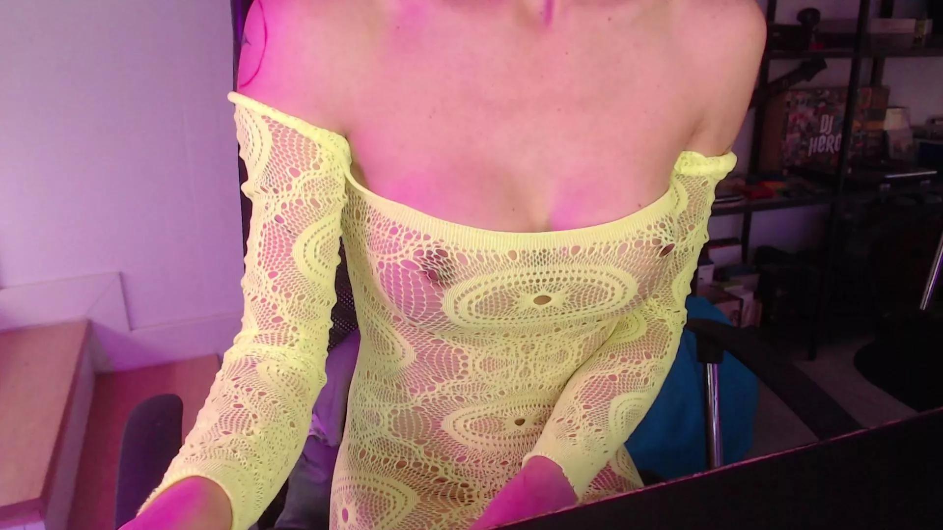 krysalyxx on Cam4 