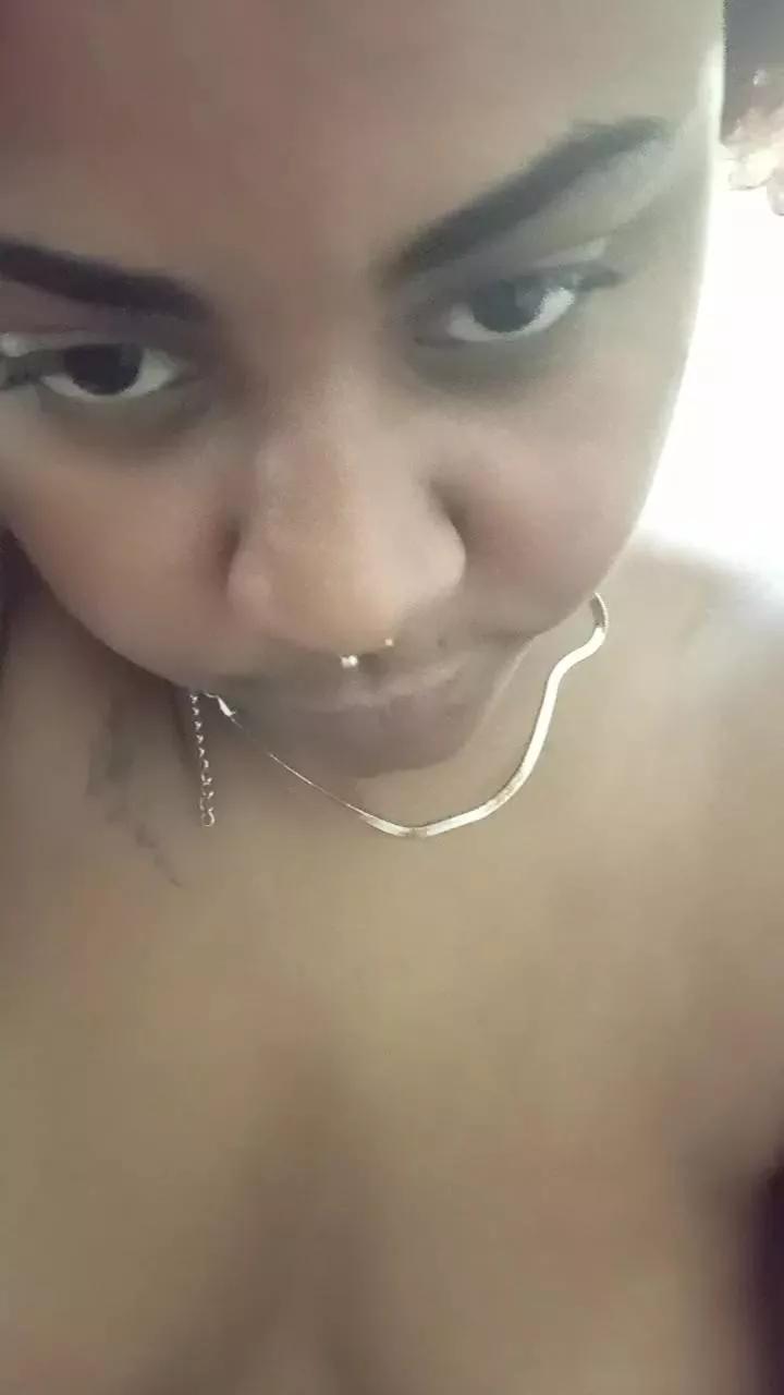 L_Lily on Cam4 