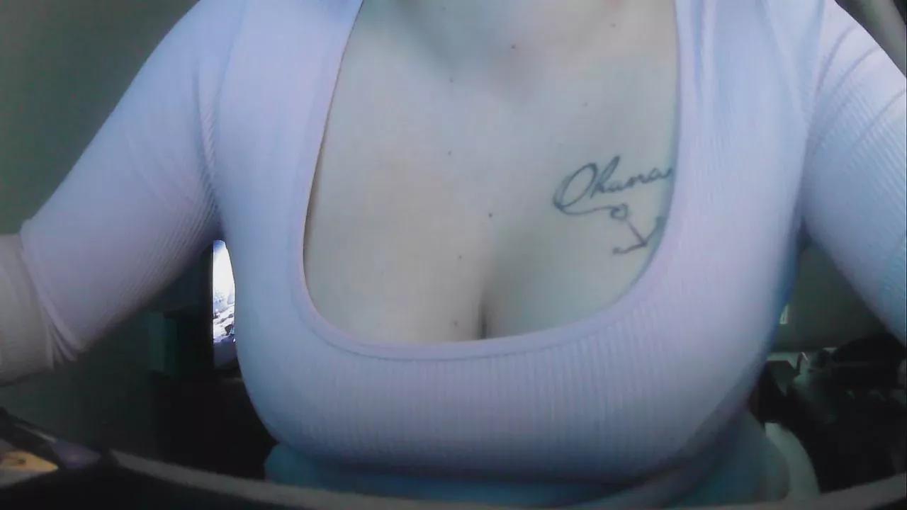 ladyandboy on Cam4 
