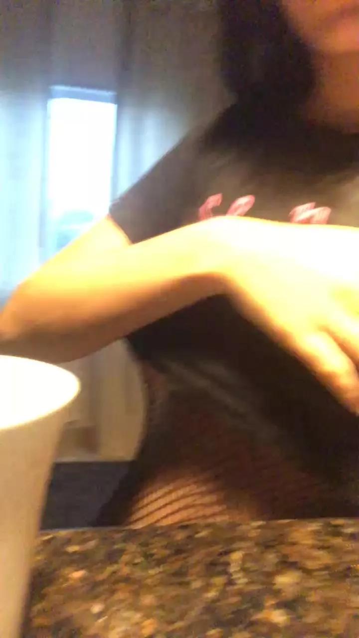 Larissa__ on Cam4 