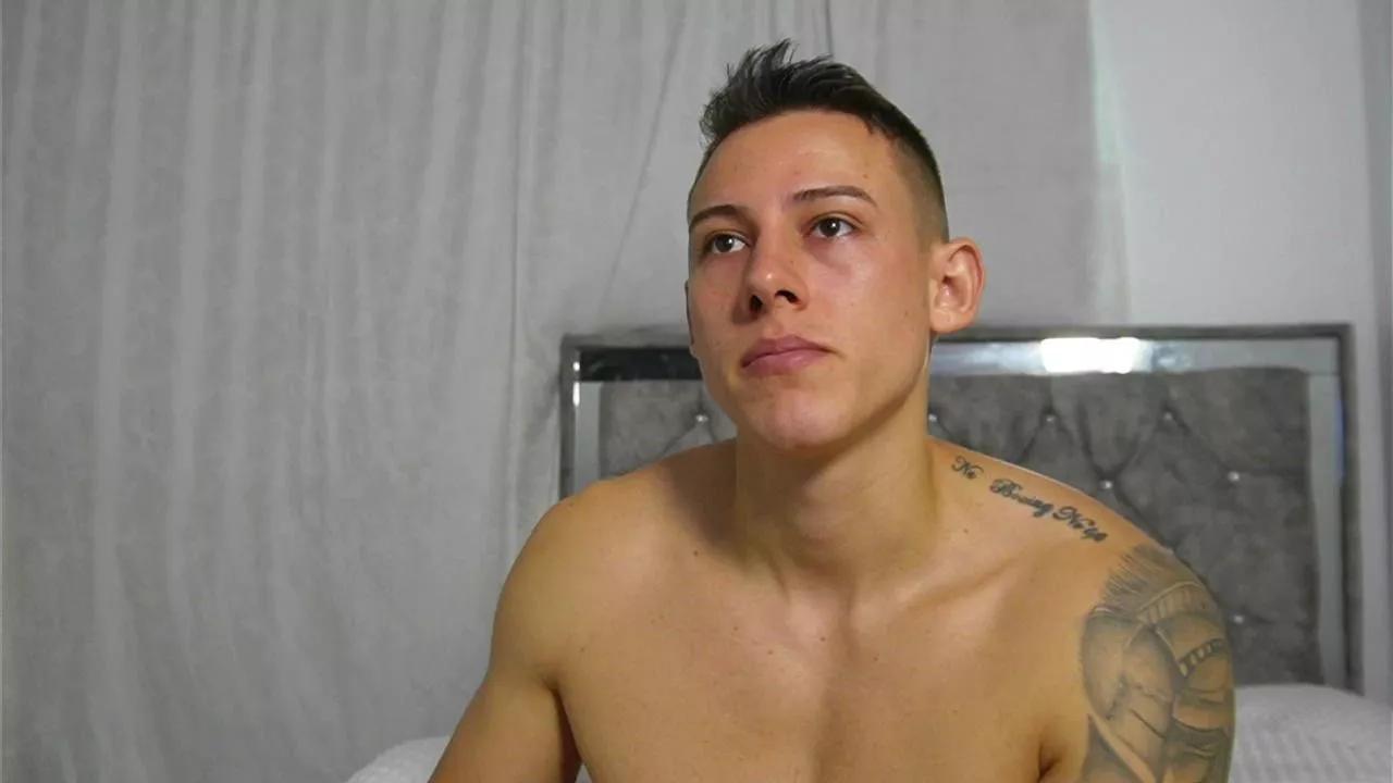 Latino_Milk_99 on Cam4 