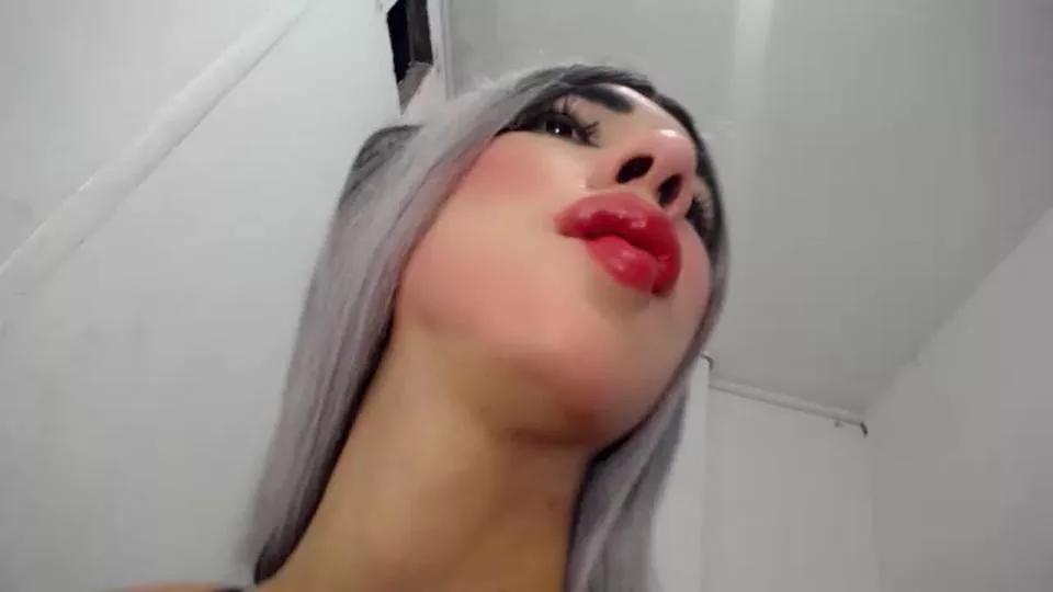 LAURABIGCOCK24 on Cam4 