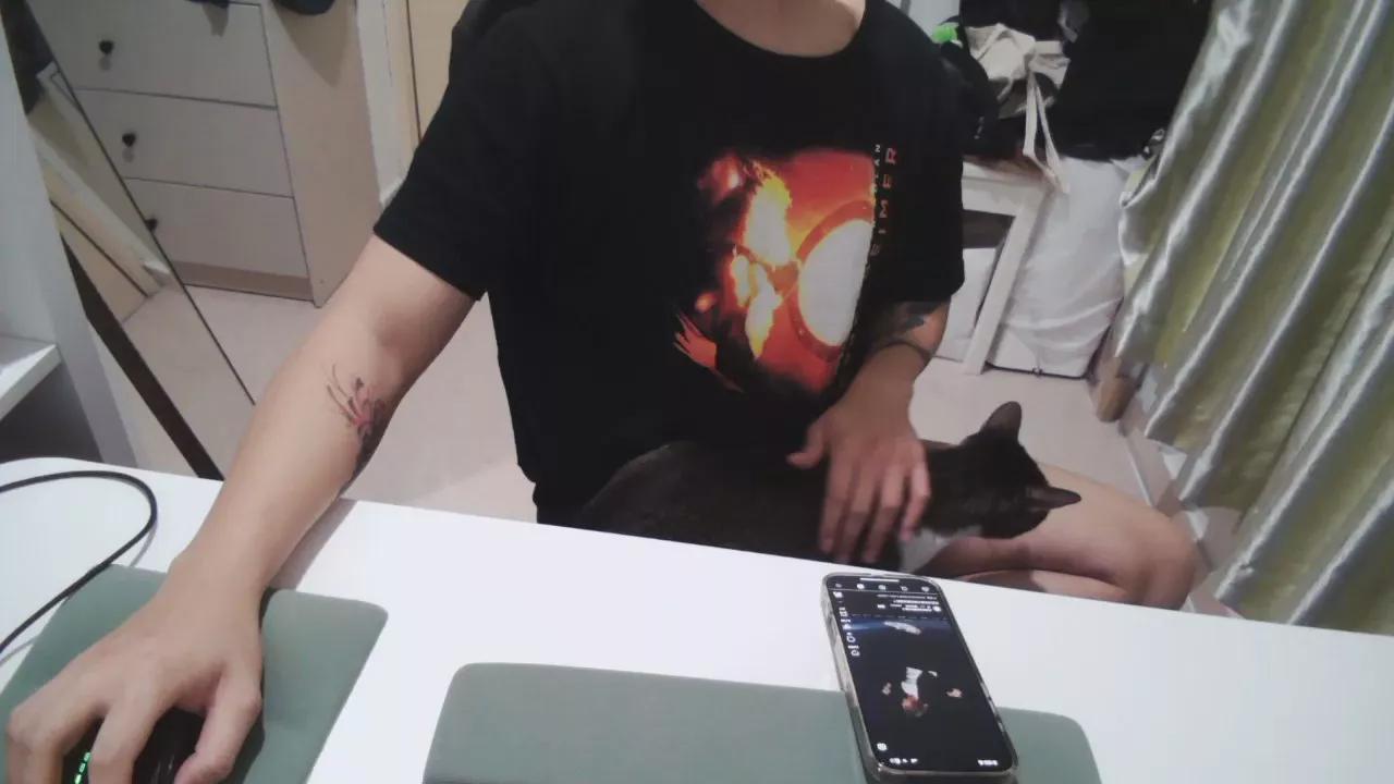 lazybird8899 on Cam4 