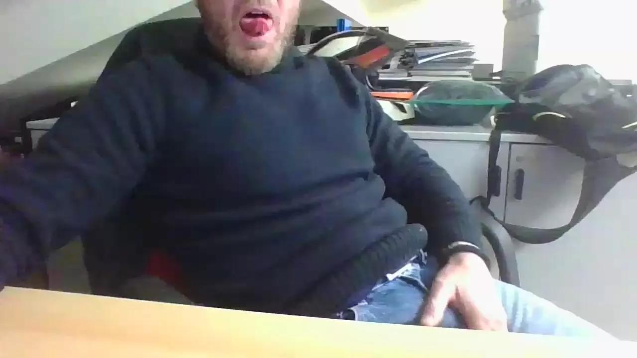 Leo_Hardyman on Cam4 