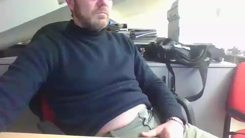 Leo_Hardyman on Cam4 