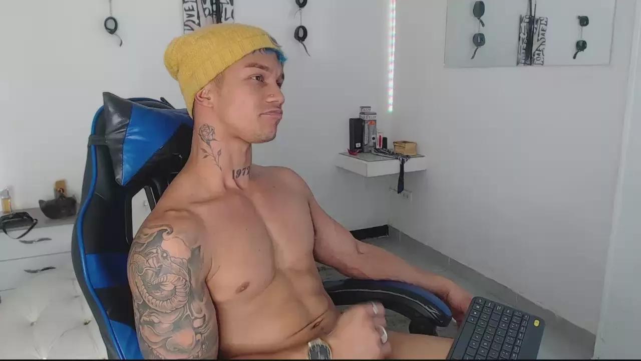 Leonard_Price on Cam4 