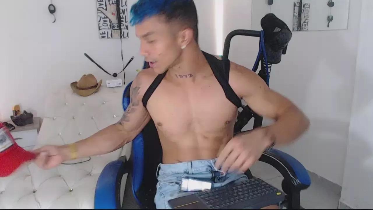 Leonard_Price on Cam4 