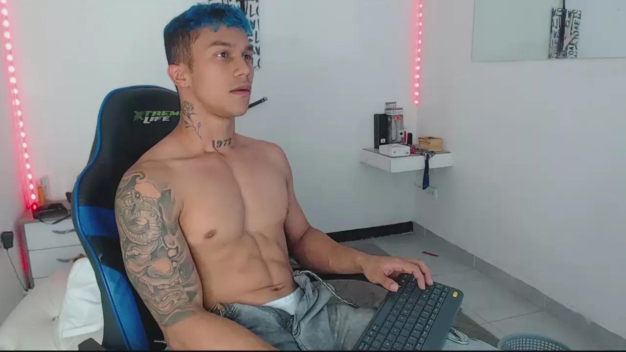 Leonard_Price on Cam4 