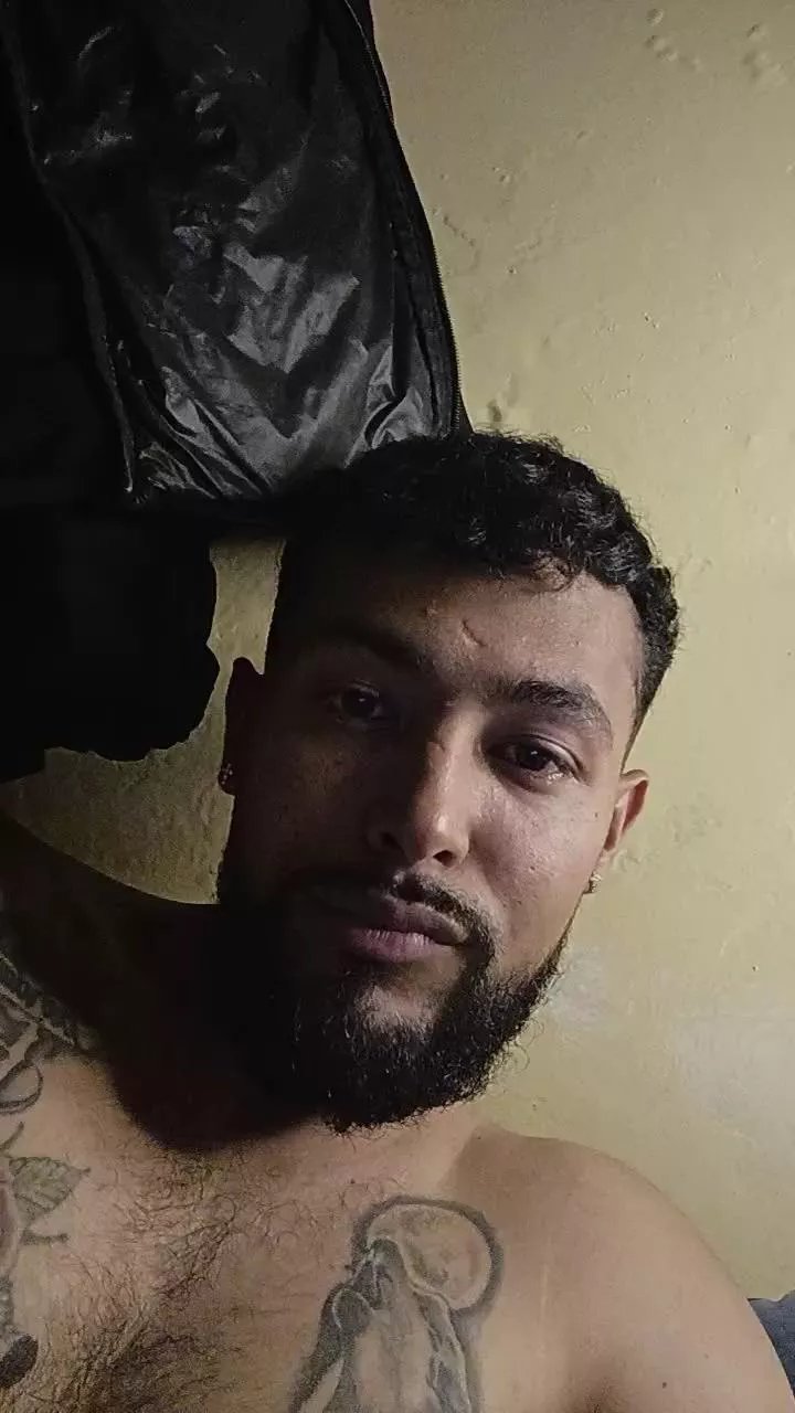 Offline LeonBigCock24 on Cam4