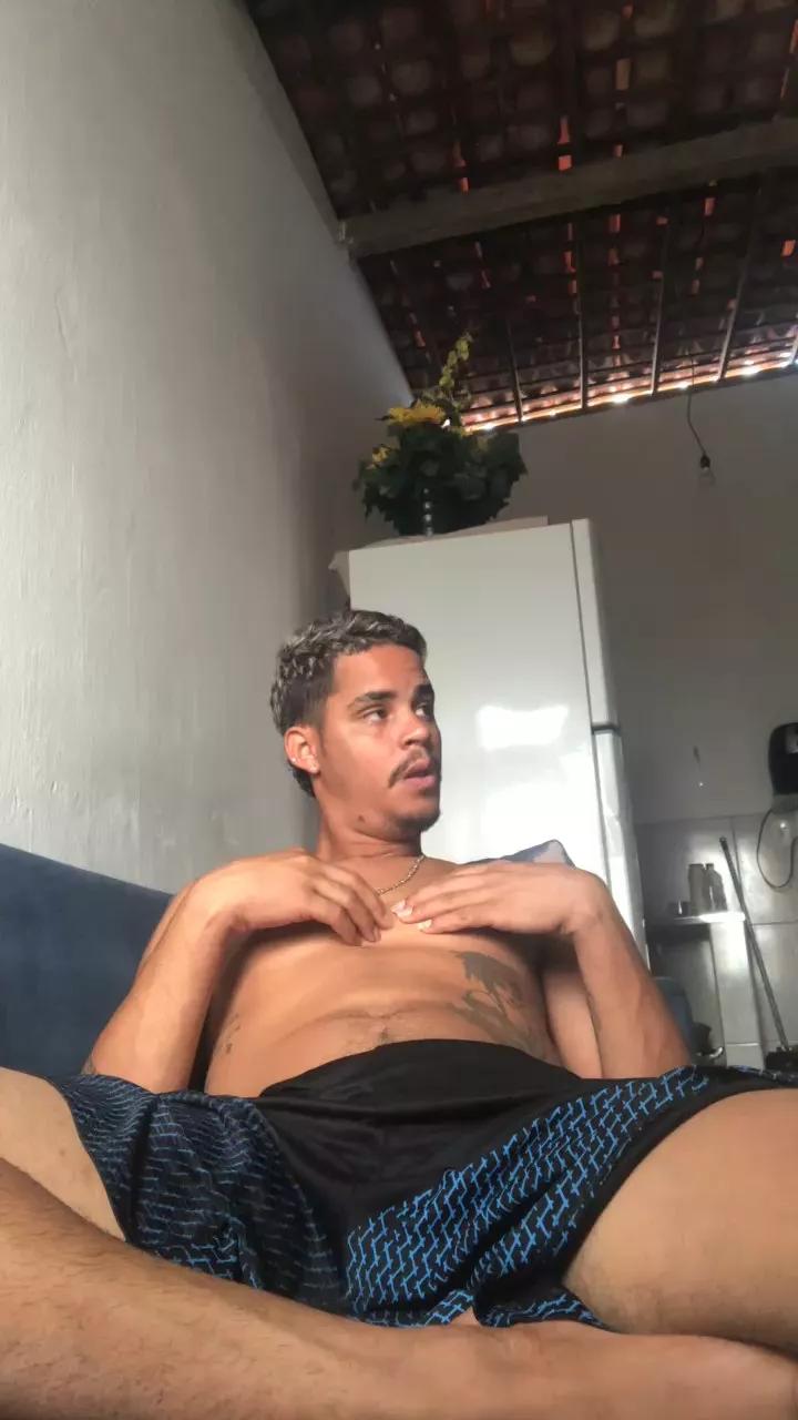 Lipinh0 on Cam4 