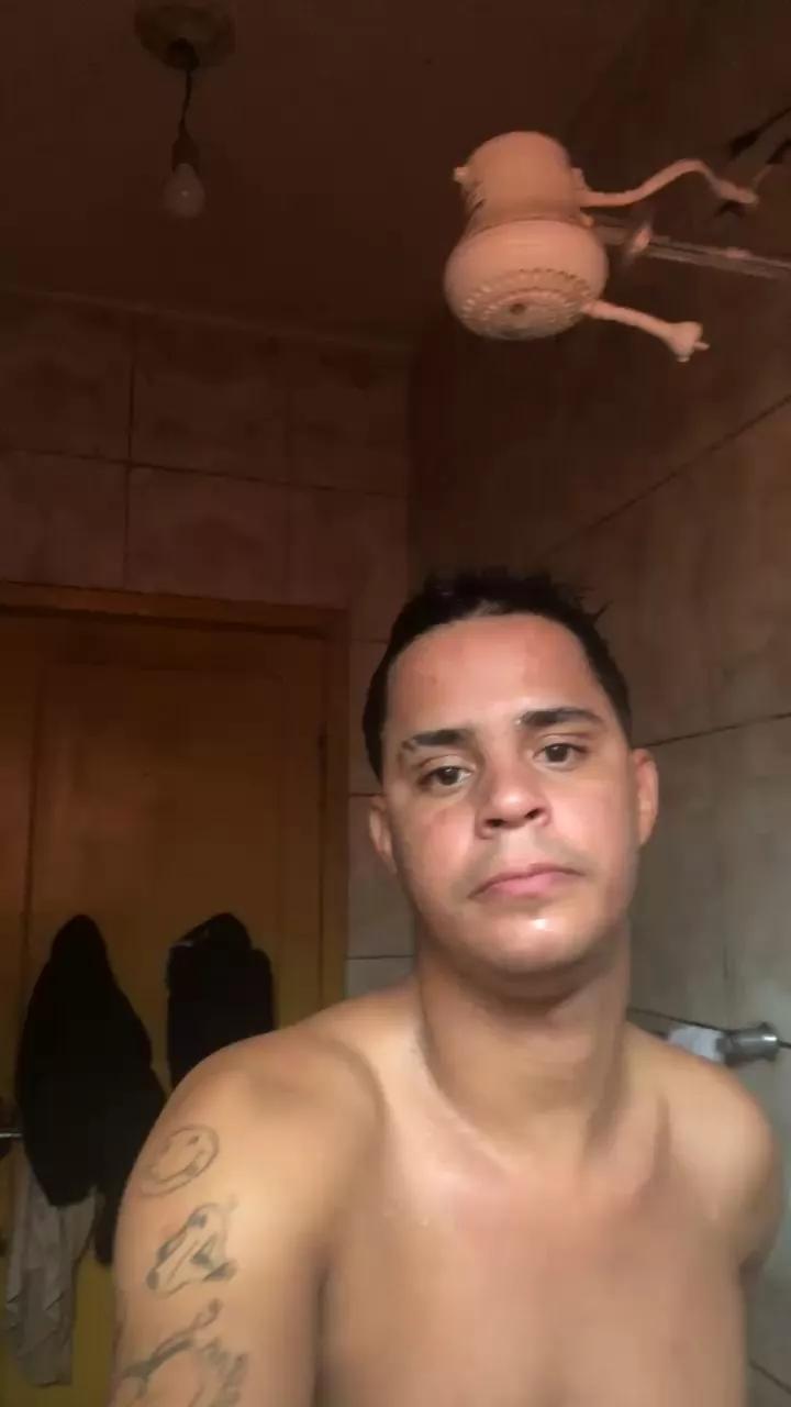 Lipinh0 on Cam4 