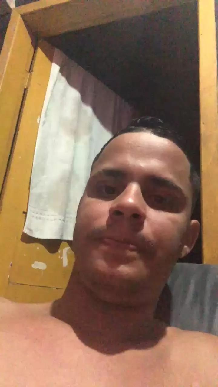 Lipinh0 on Cam4 