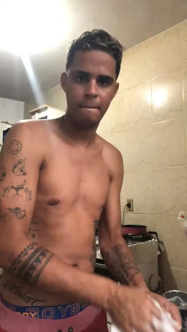 Lipinh0 on Cam4 