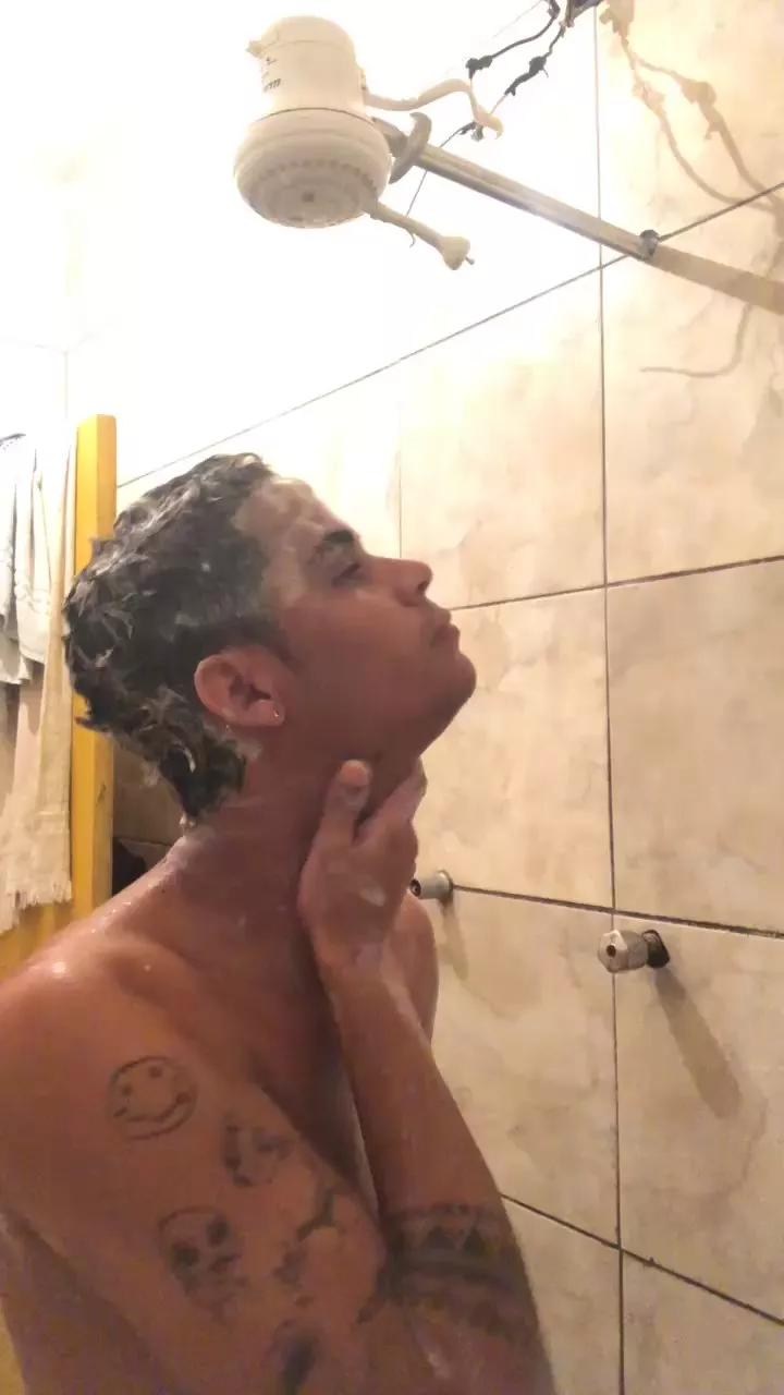 Lipinh0 on Cam4 