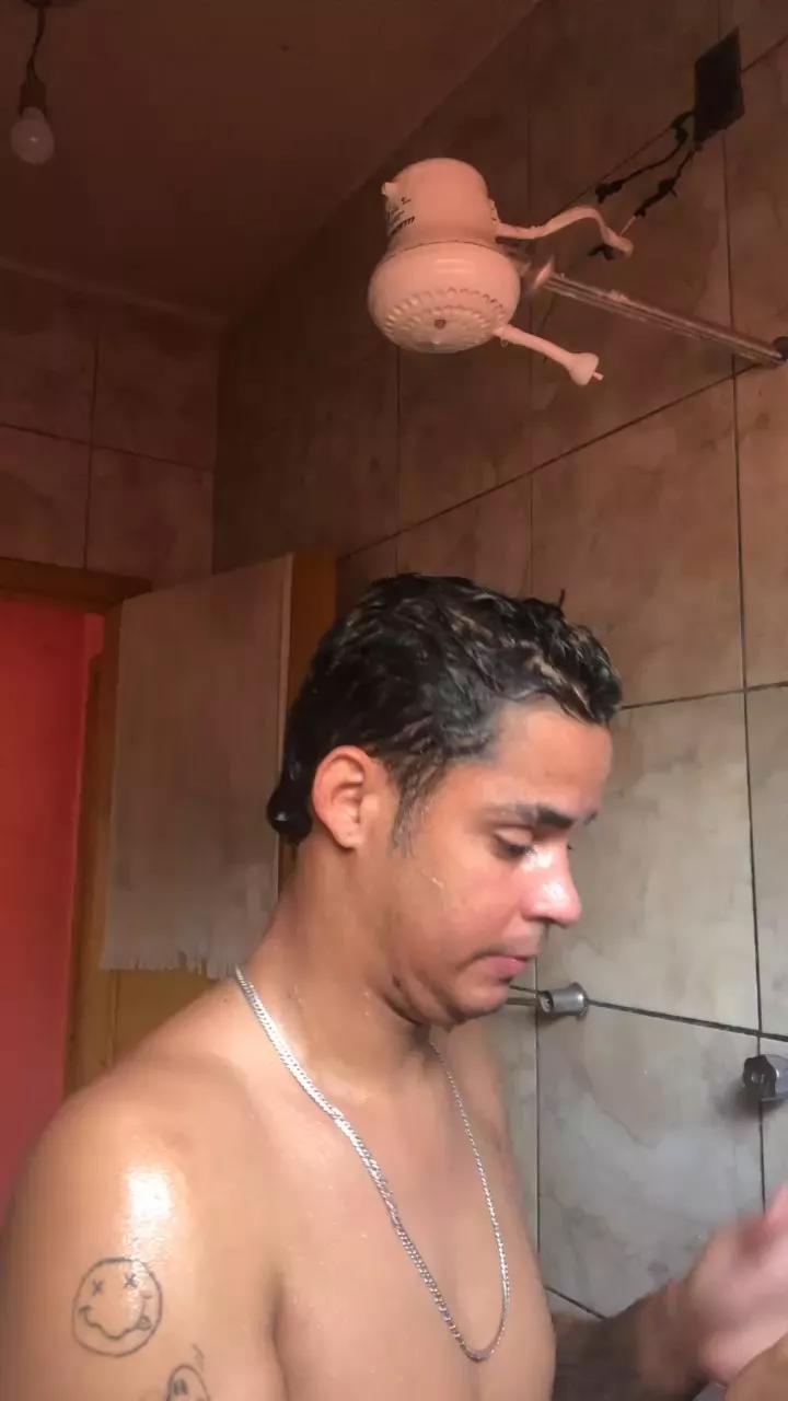 Lipinh0 on Cam4 