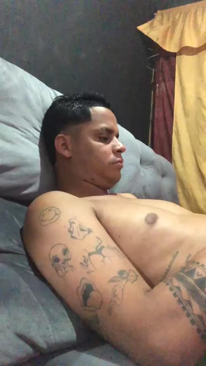 Lipinh0 on Cam4 