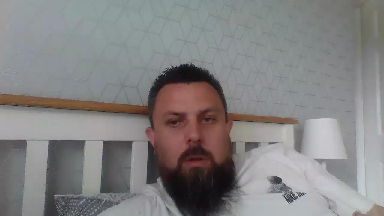 longdickwaitin3 on Cam4 