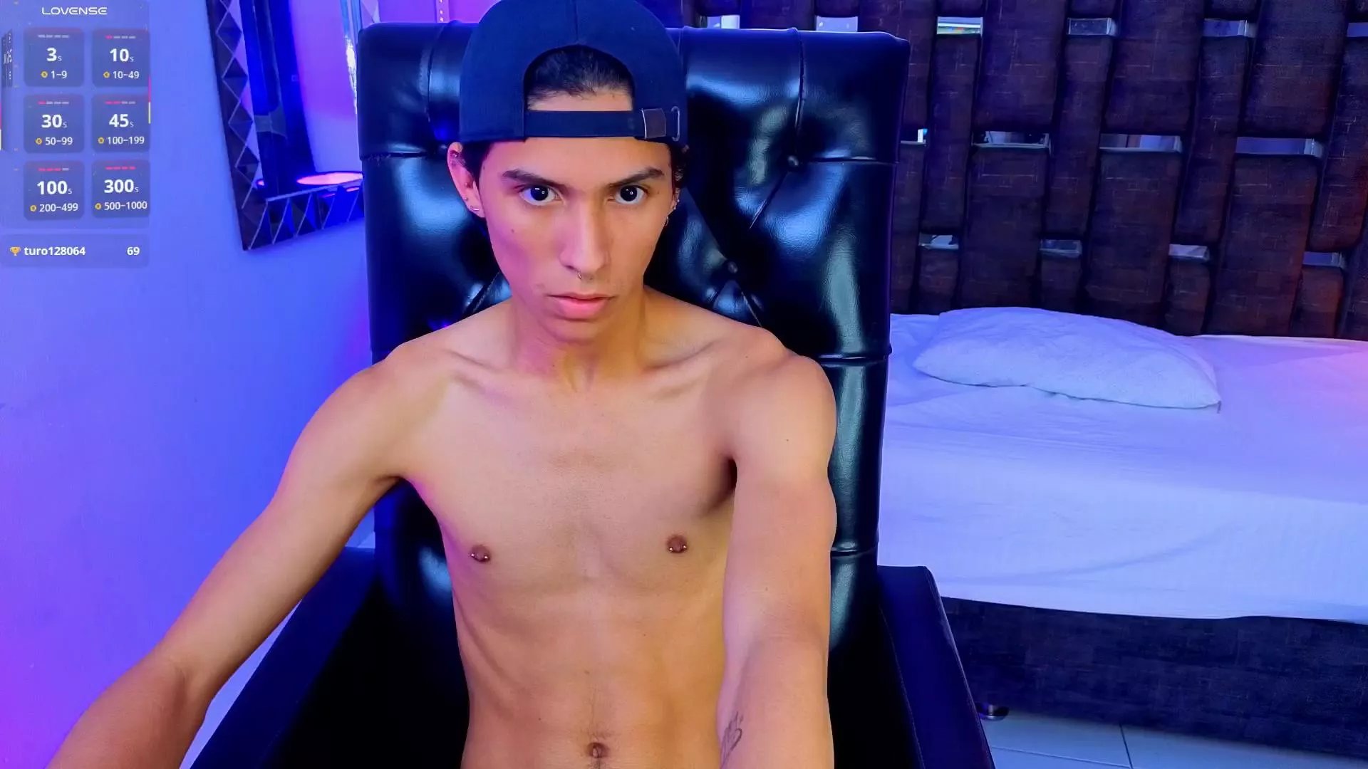 Offline LouiRouse on Cam4