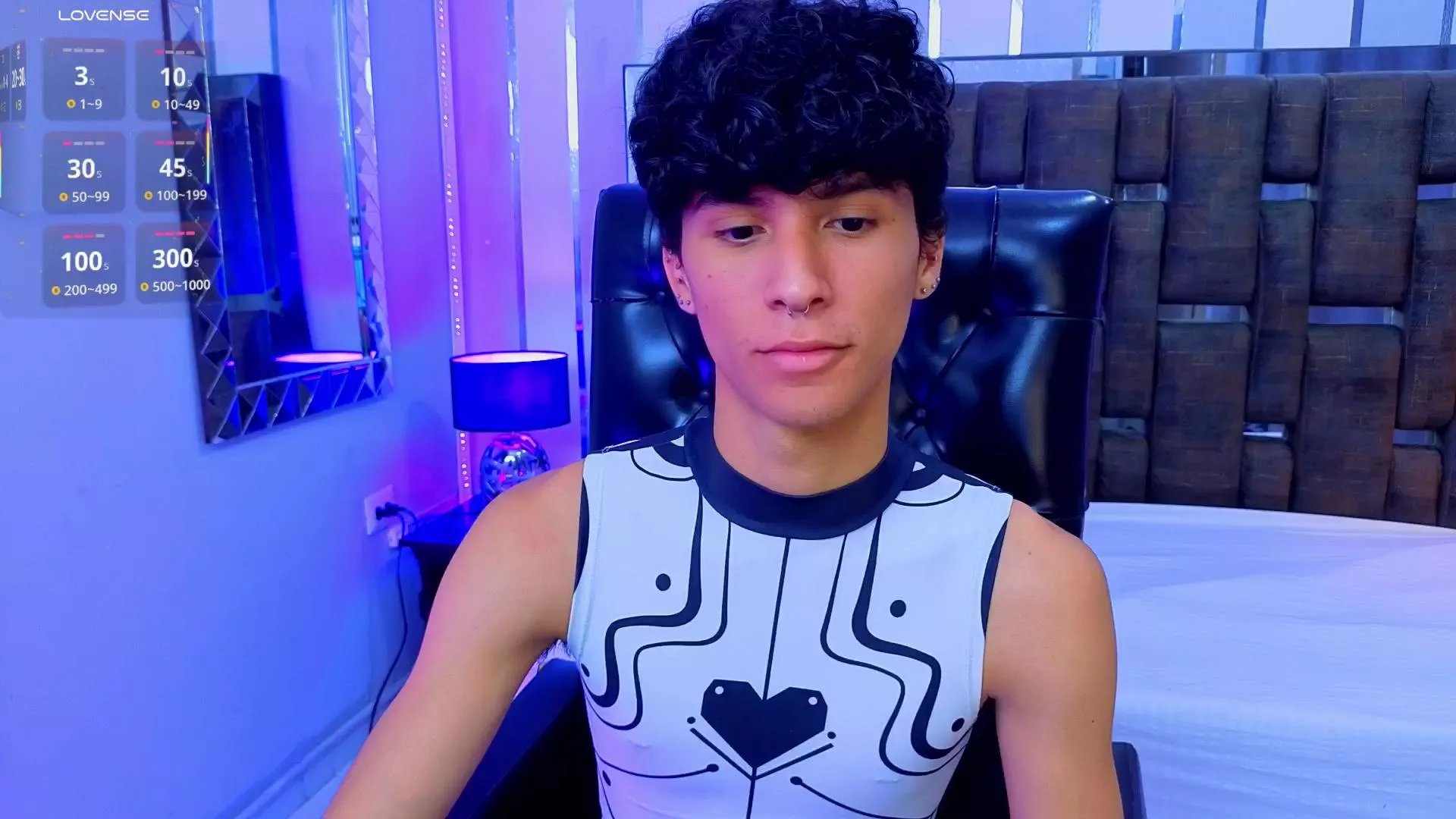 Offline LouiRouse on Cam4