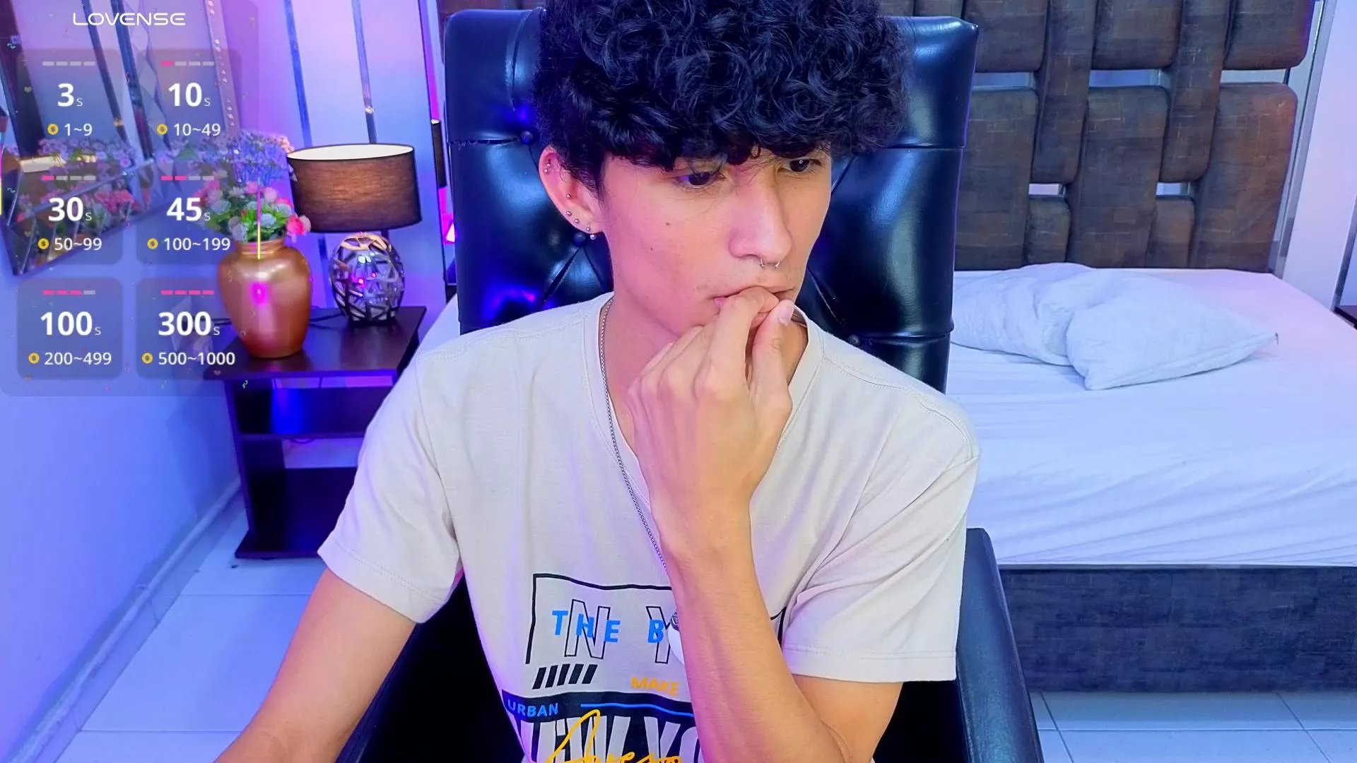 Offline LouiRouse on Cam4