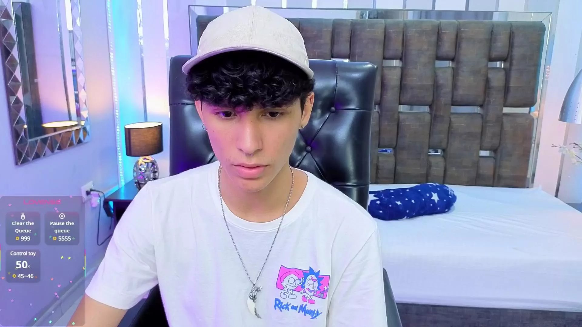 Offline LouiRouse on Cam4