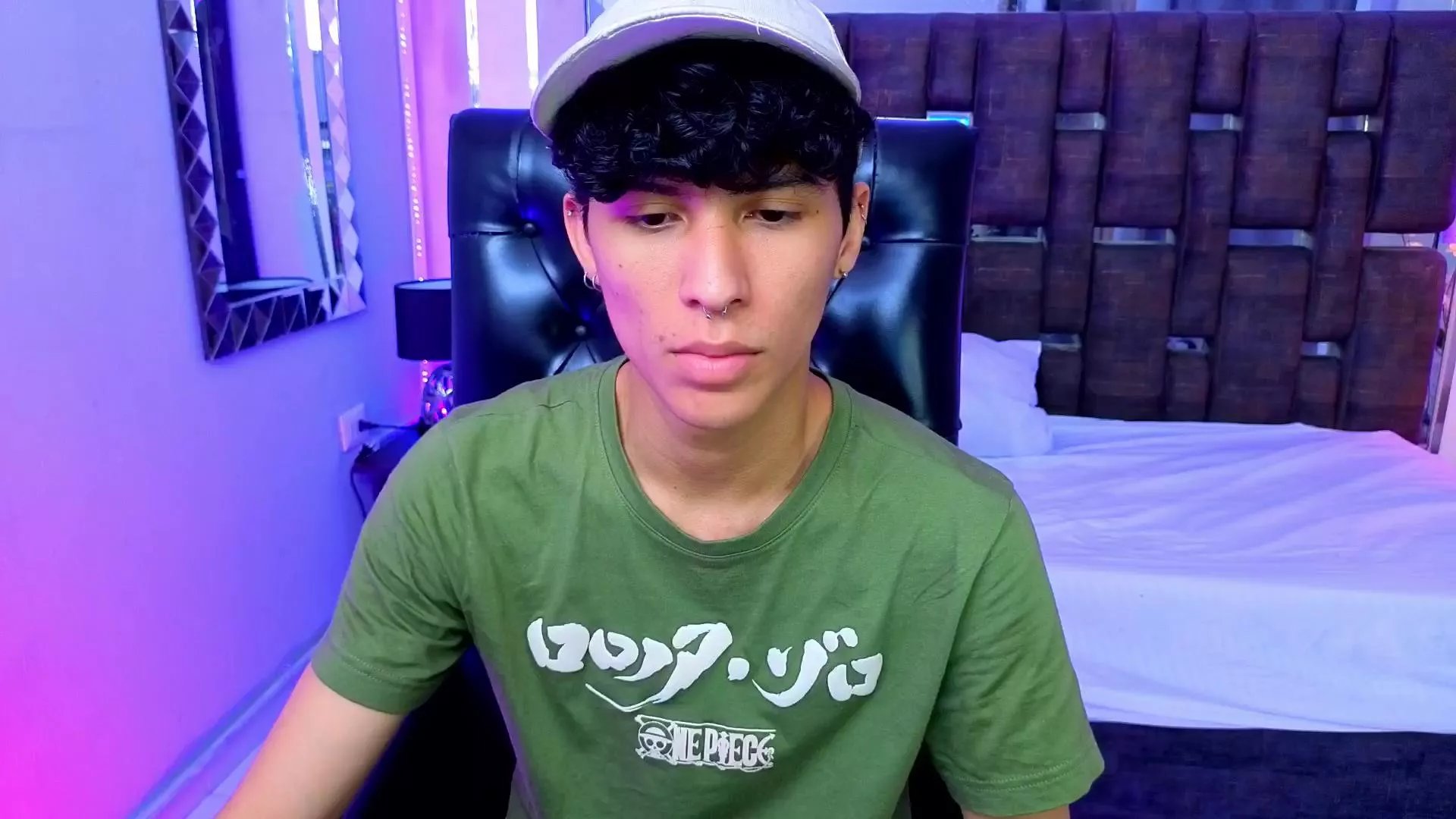 Offline LouiRouse on Cam4