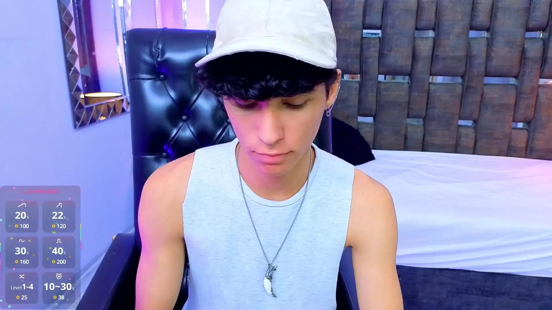 Offline LouiRouse on Cam4