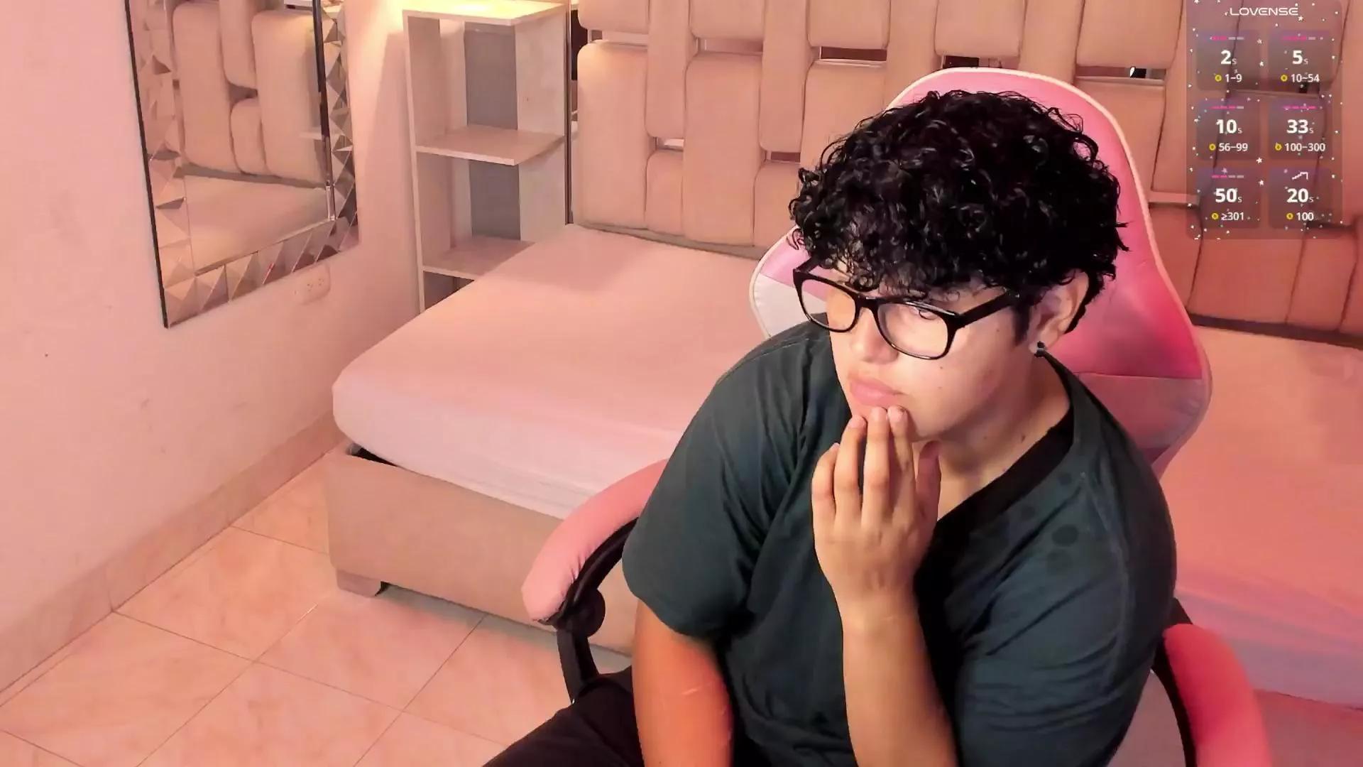 Luke_bear on Cam4 