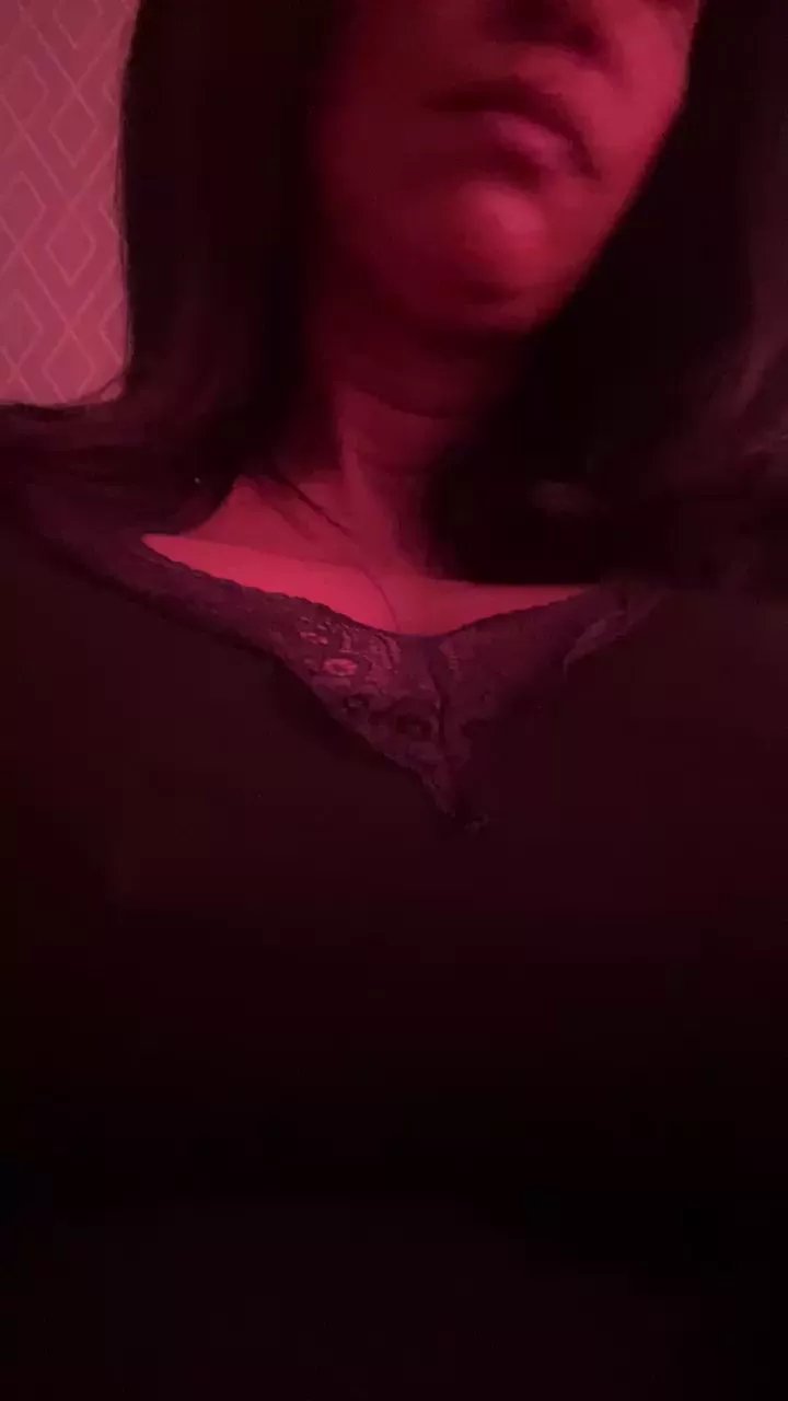 Offline Luna2024bxl on Cam4