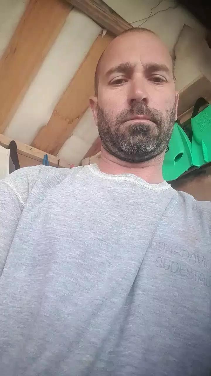 manutrianas on Cam4 