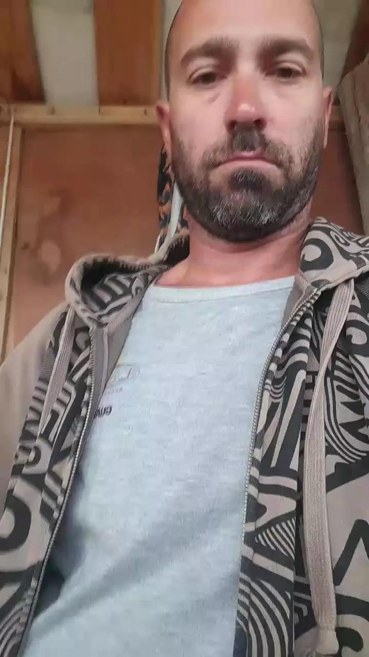 manutrianas on Cam4 