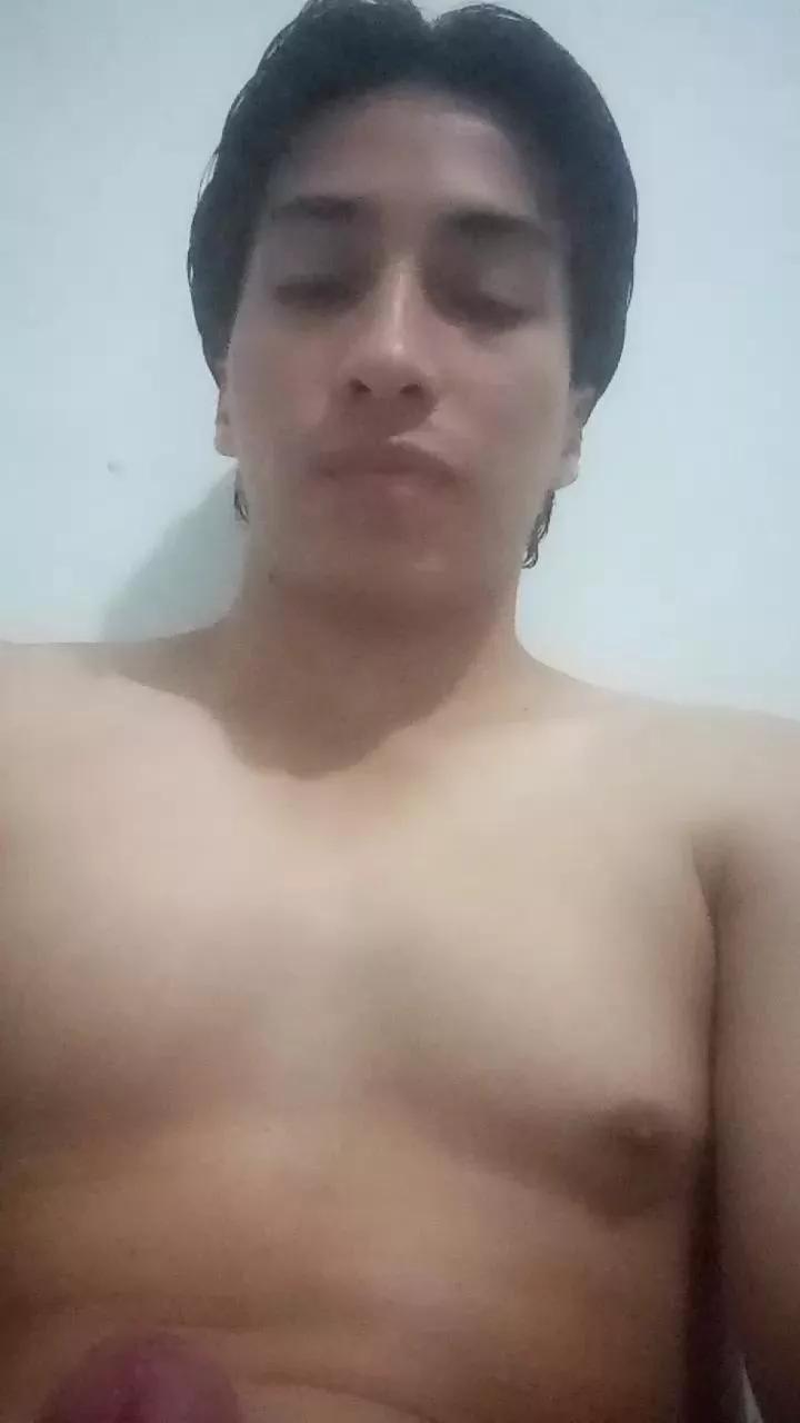 mike327173 on Cam4 