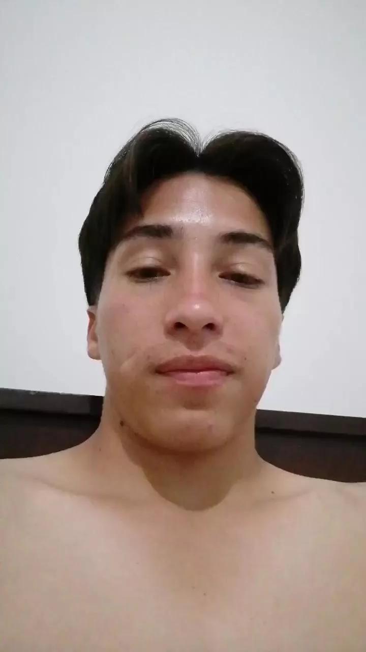 mike327173 on Cam4 