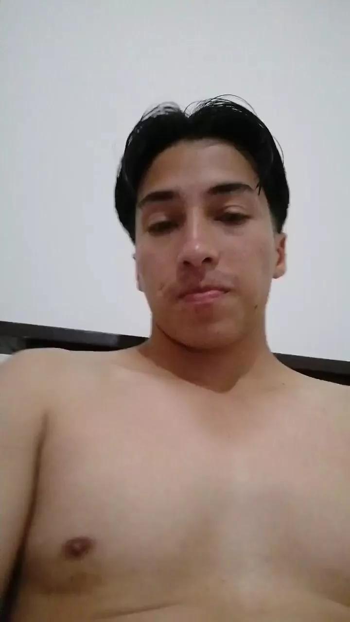 mike327173 on Cam4 