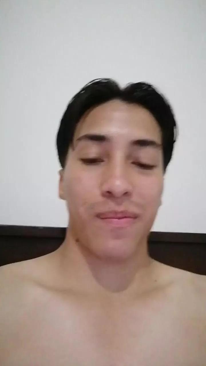 mike327173 on Cam4 
