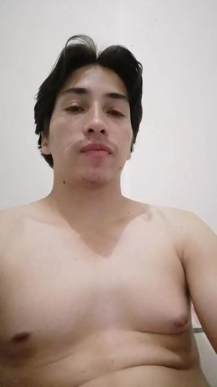 mike327173 on Cam4 