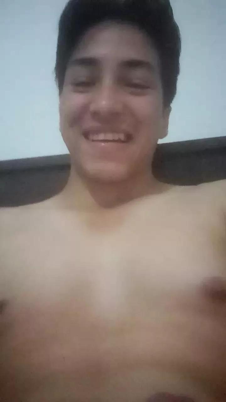 mike327173 on Cam4 