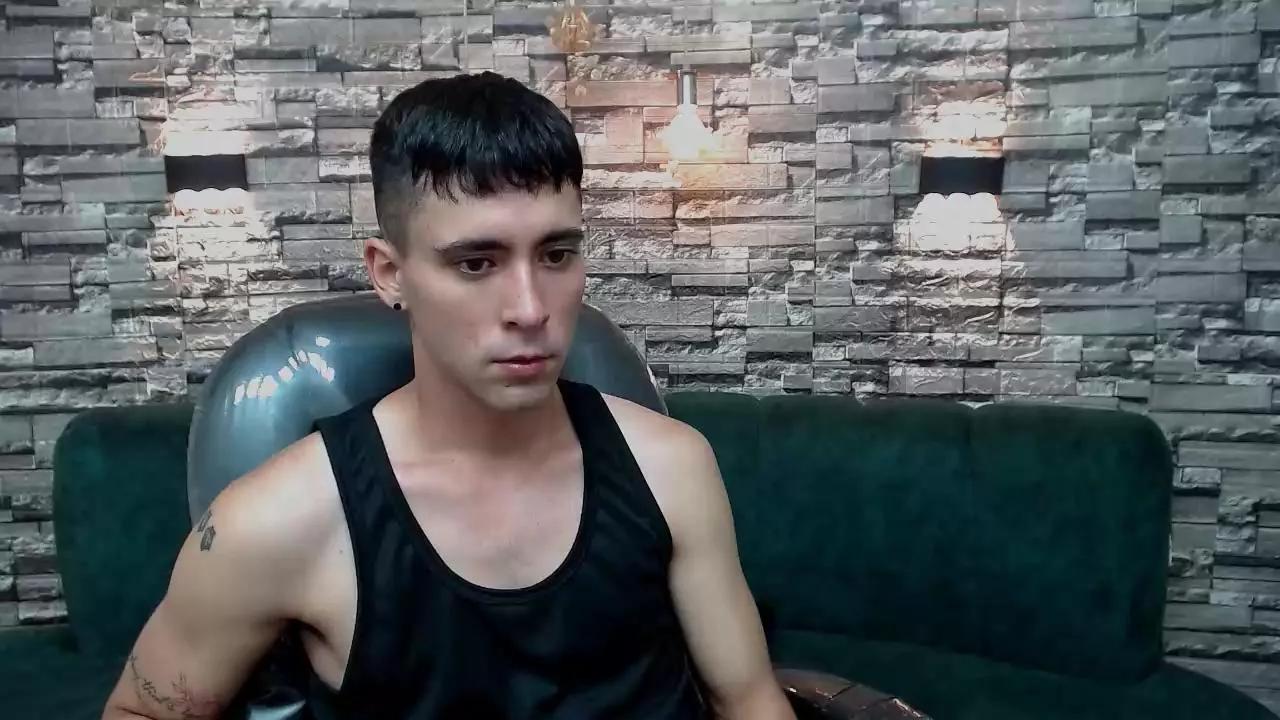 Mike_Whitee on Cam4 
