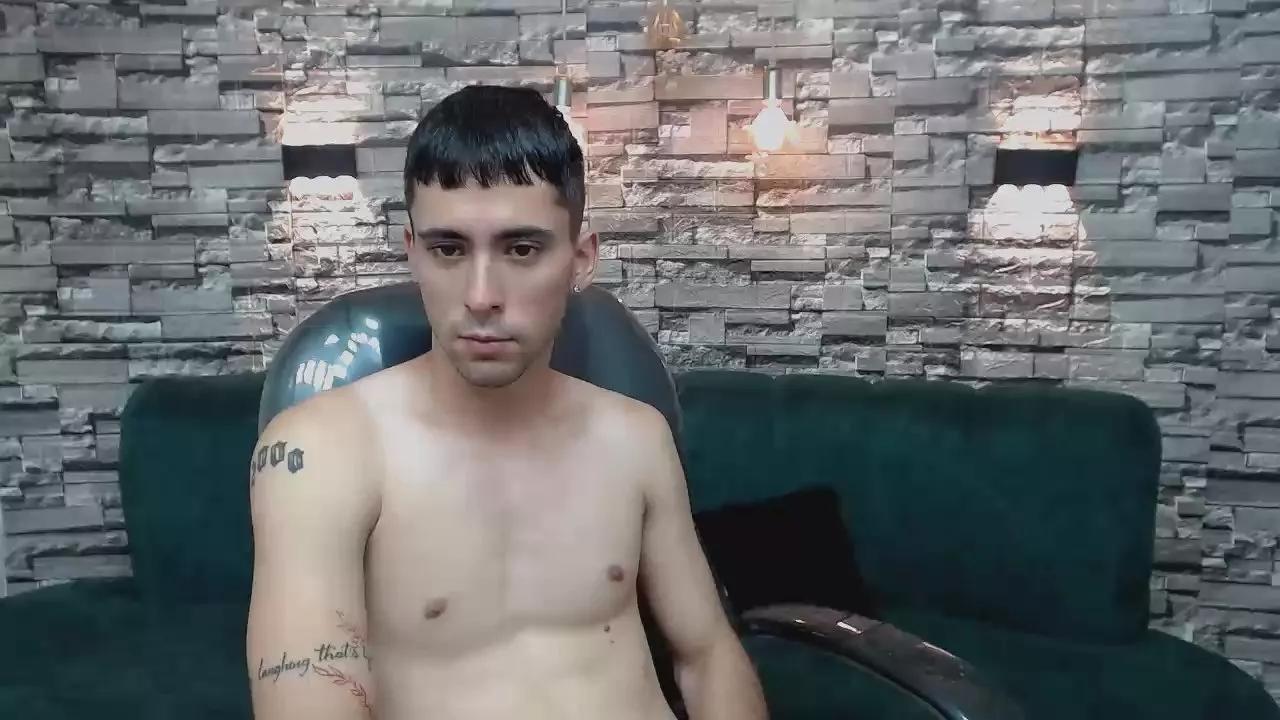 Mike_Whitee on Cam4 