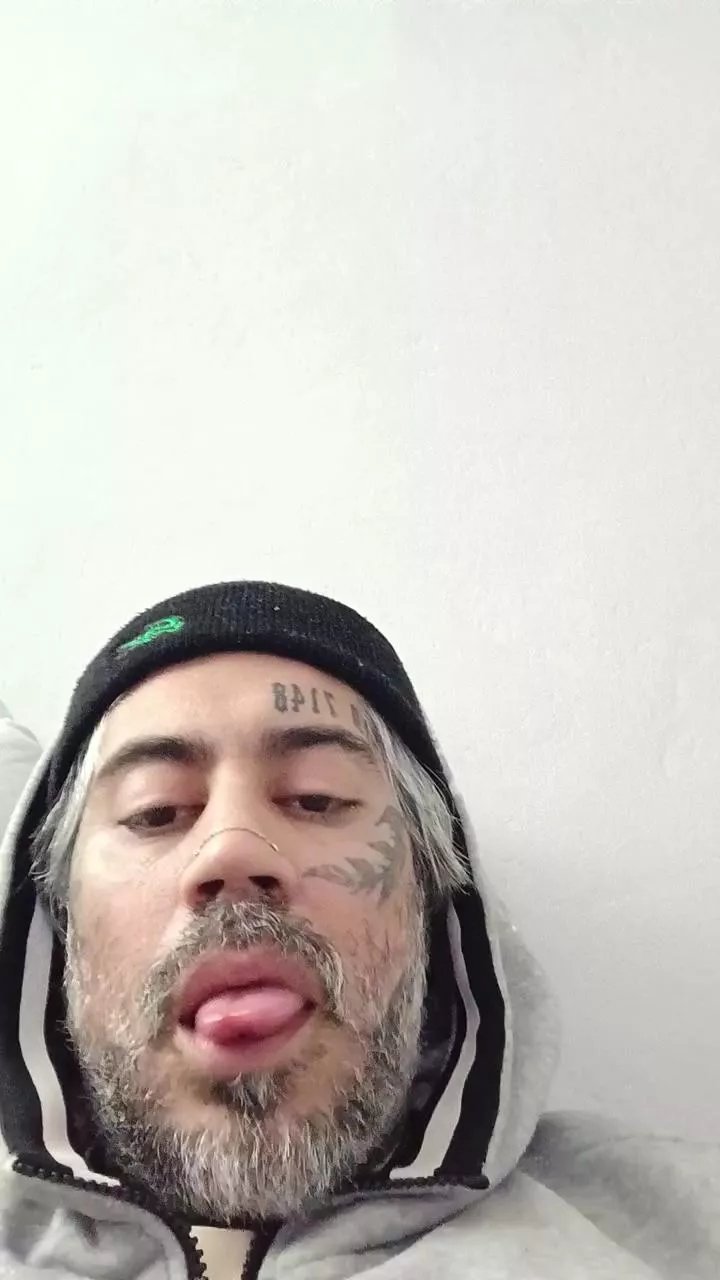 Offline mojhei on Cam4