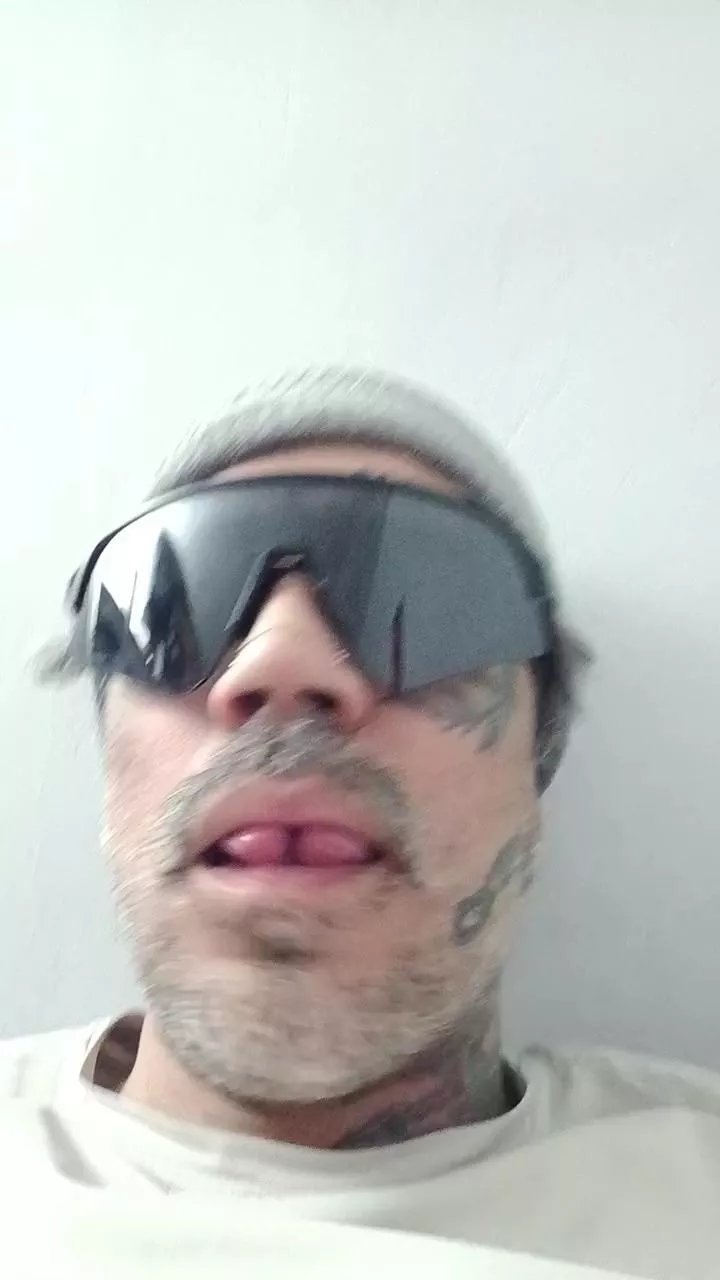 Offline mojhei on Cam4