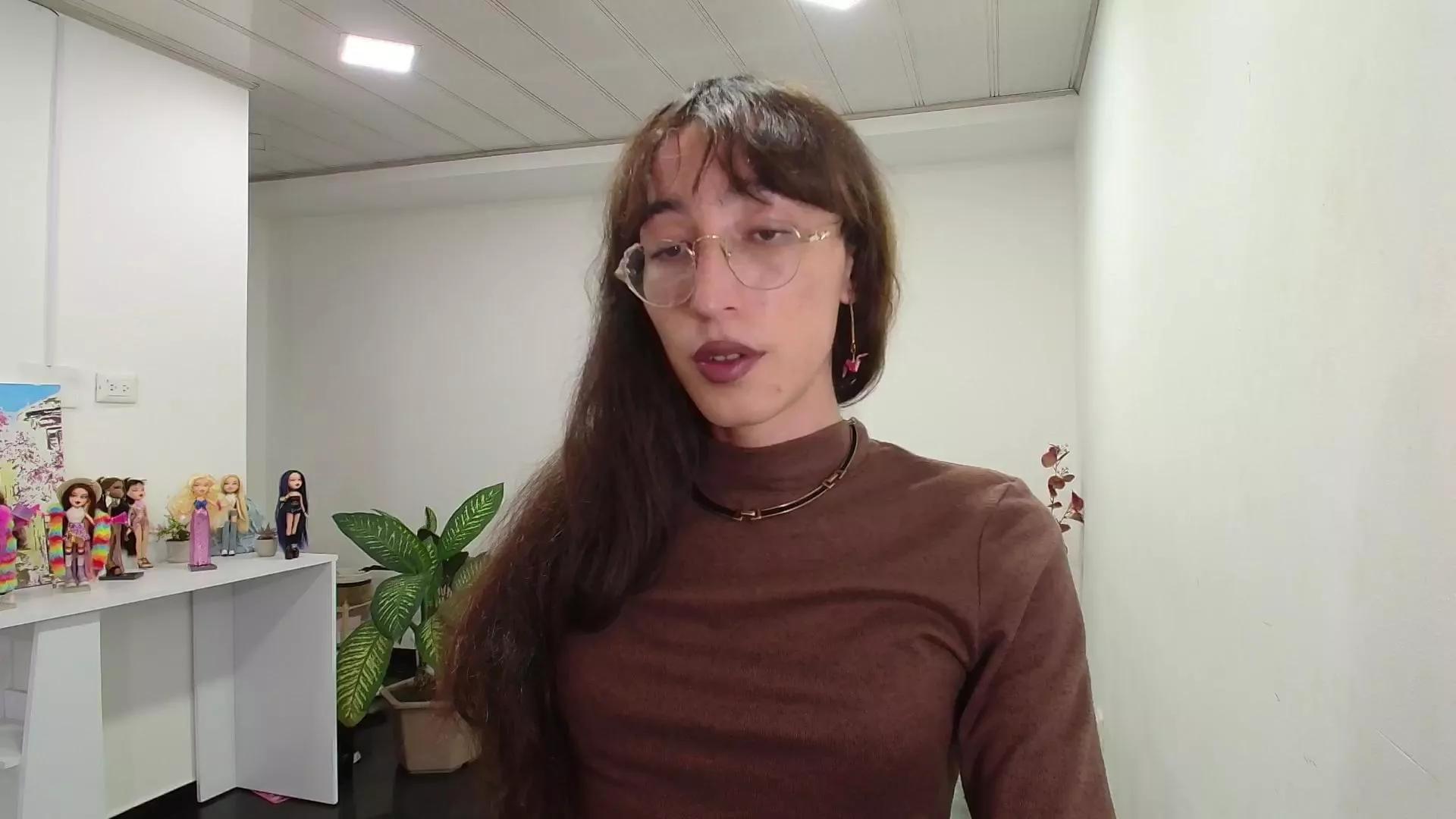 NicoleLpz on Cam4 