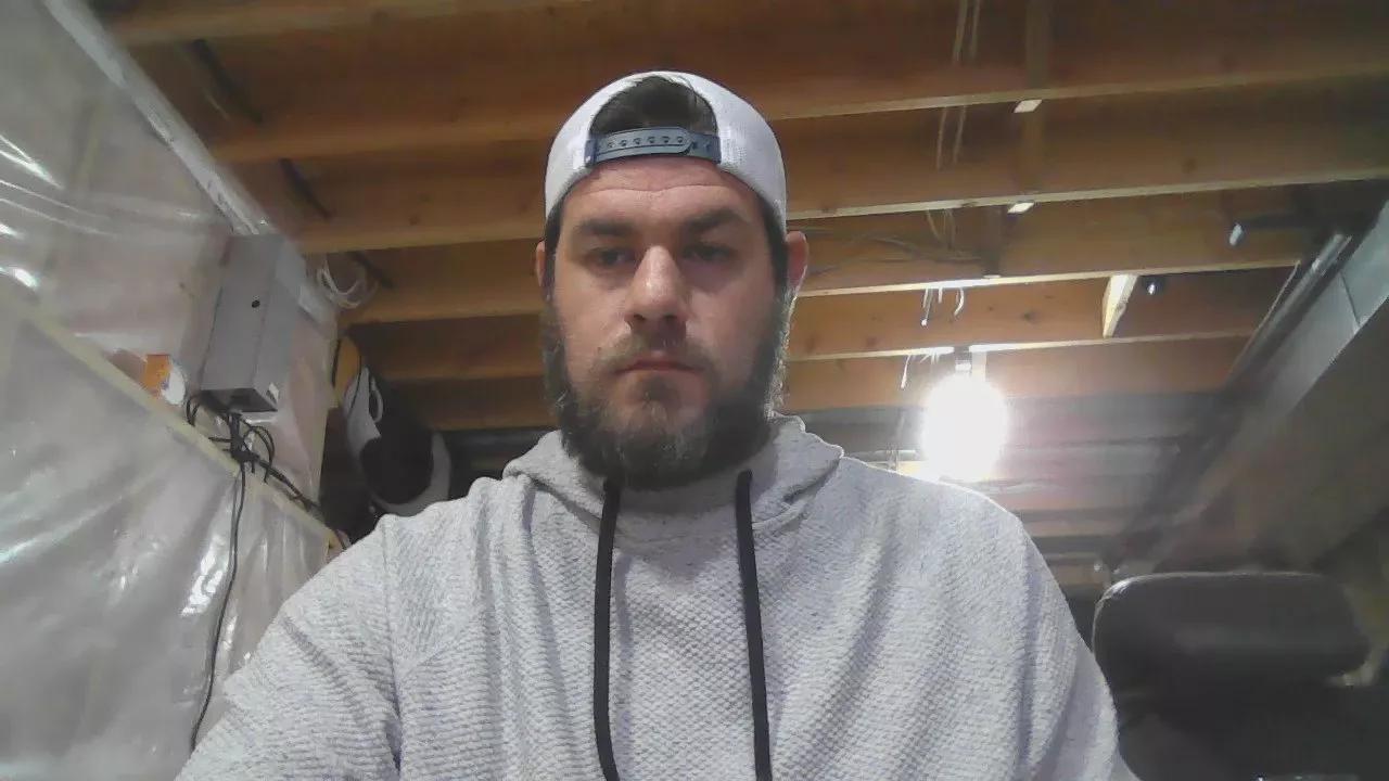 OneBallBob on Cam4 