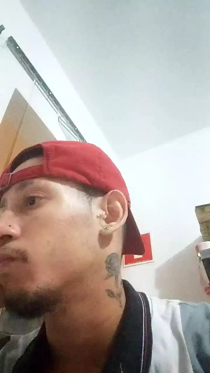 Offline Paulophz00 on Cam4