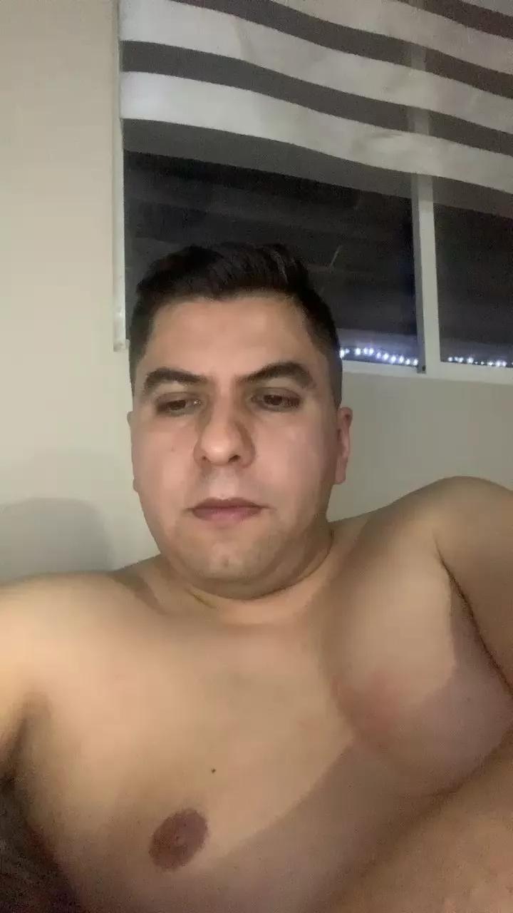 raulgzz4 on Cam4 