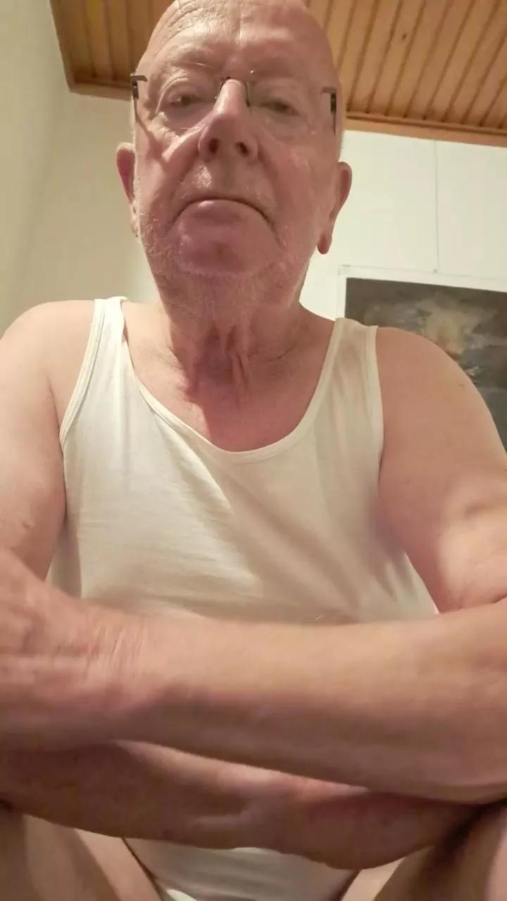 robert42 on Cam4 