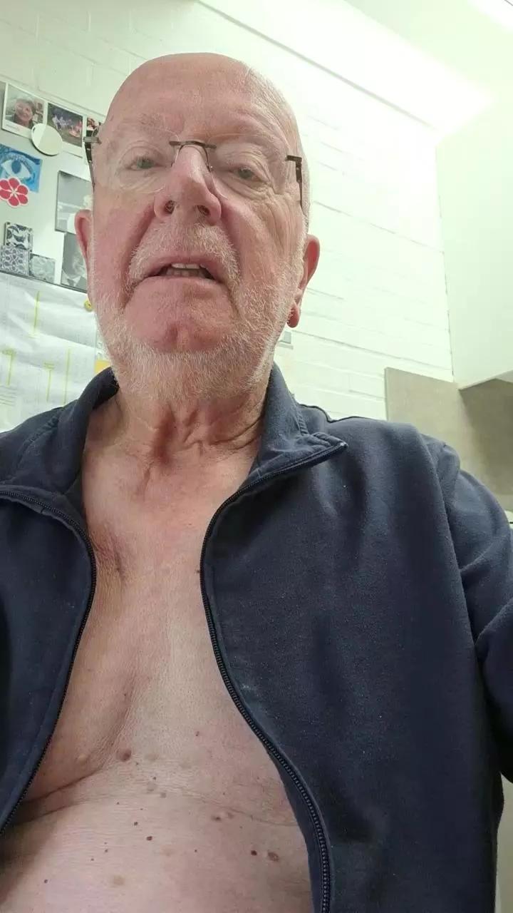 robert42 on Cam4 
