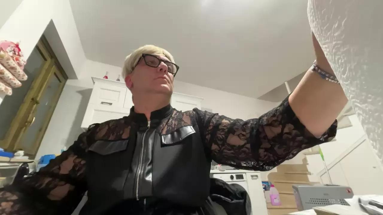 Roby973 on Cam4 